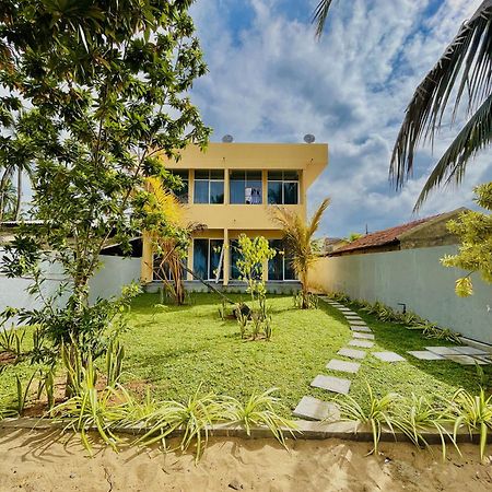 Solomon Beach Hotel Marawila Buitenkant foto