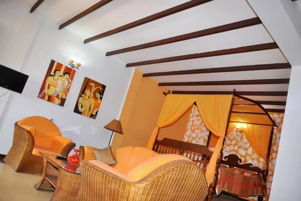 Solomon Beach Hotel Marawila Buitenkant foto