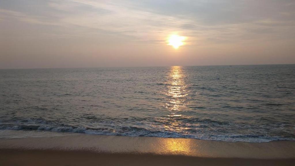 Solomon Beach Hotel Marawila Buitenkant foto