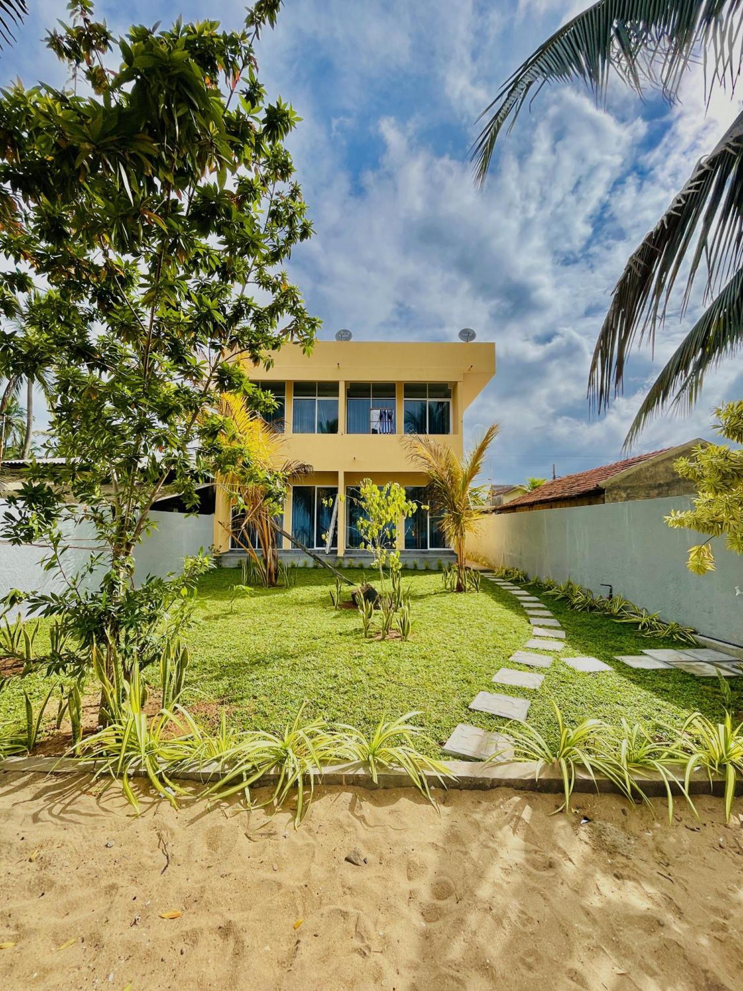 Solomon Beach Hotel Marawila Buitenkant foto