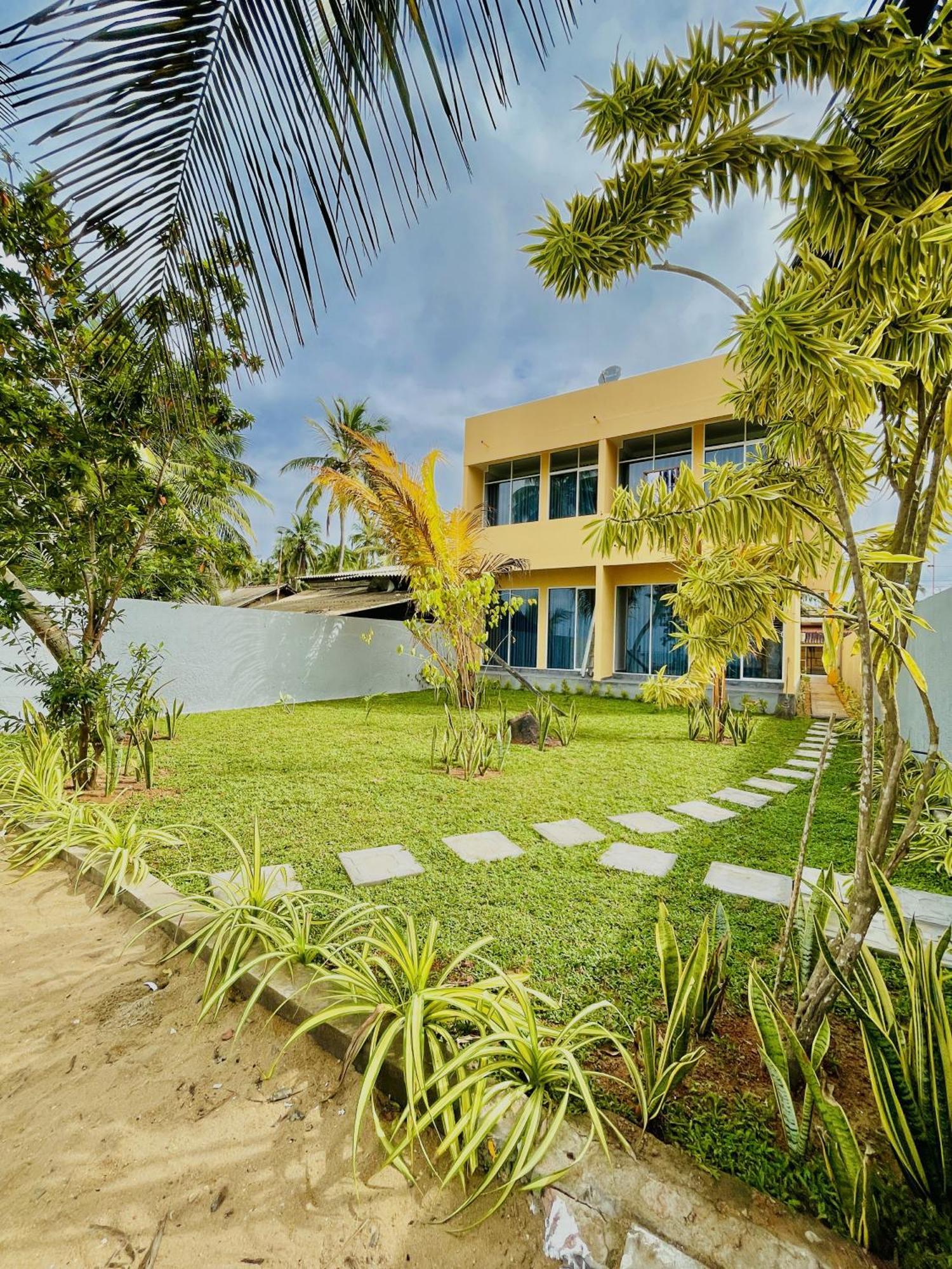 Solomon Beach Hotel Marawila Buitenkant foto