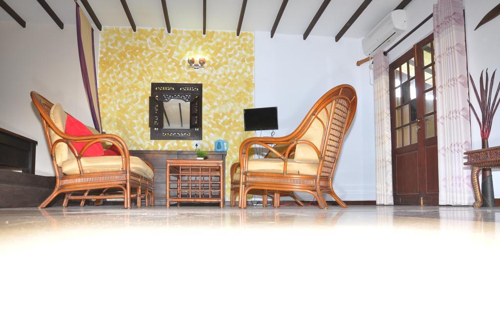 Solomon Beach Hotel Marawila Buitenkant foto