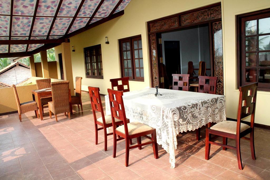 Solomon Beach Hotel Marawila Buitenkant foto