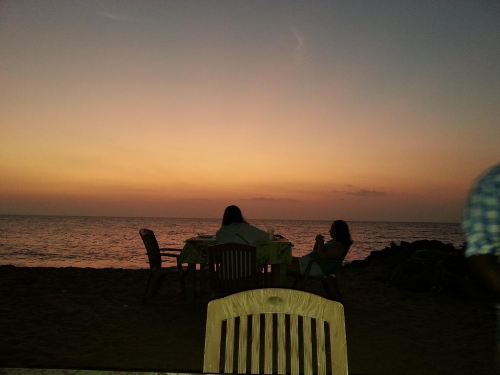 Solomon Beach Hotel Marawila Buitenkant foto